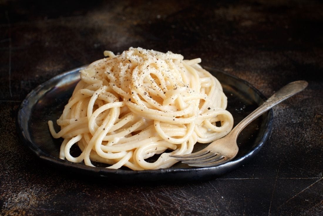 Come preparare la cacio e pepe con Parmigiano