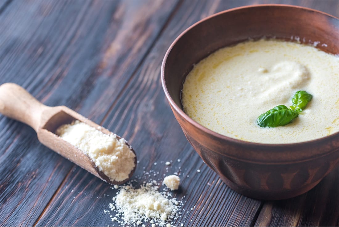 Come fare i tortellini in crema di Parmigiano.