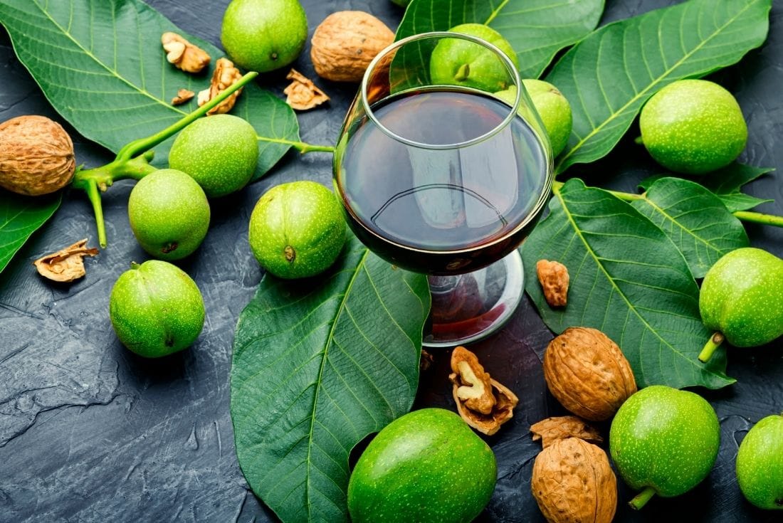 Come si fa il nocino? Tutti i segreti su questo delizioso liquore