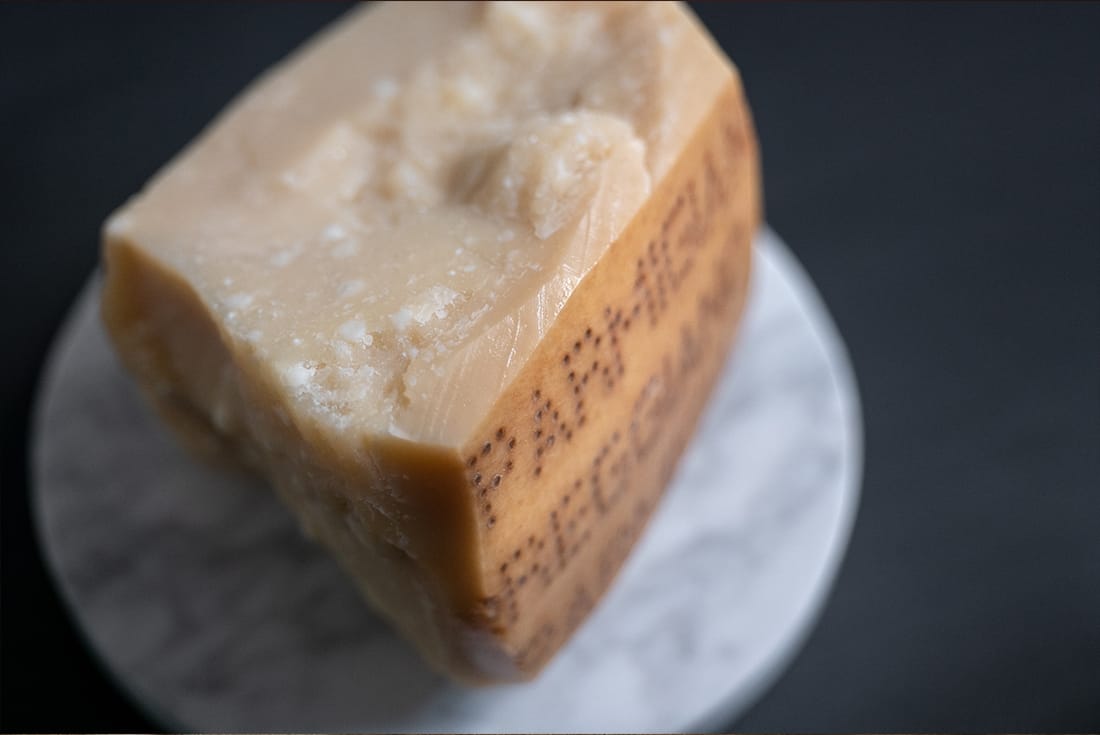 Si può conservare il parmigiano fuori dal frigo?