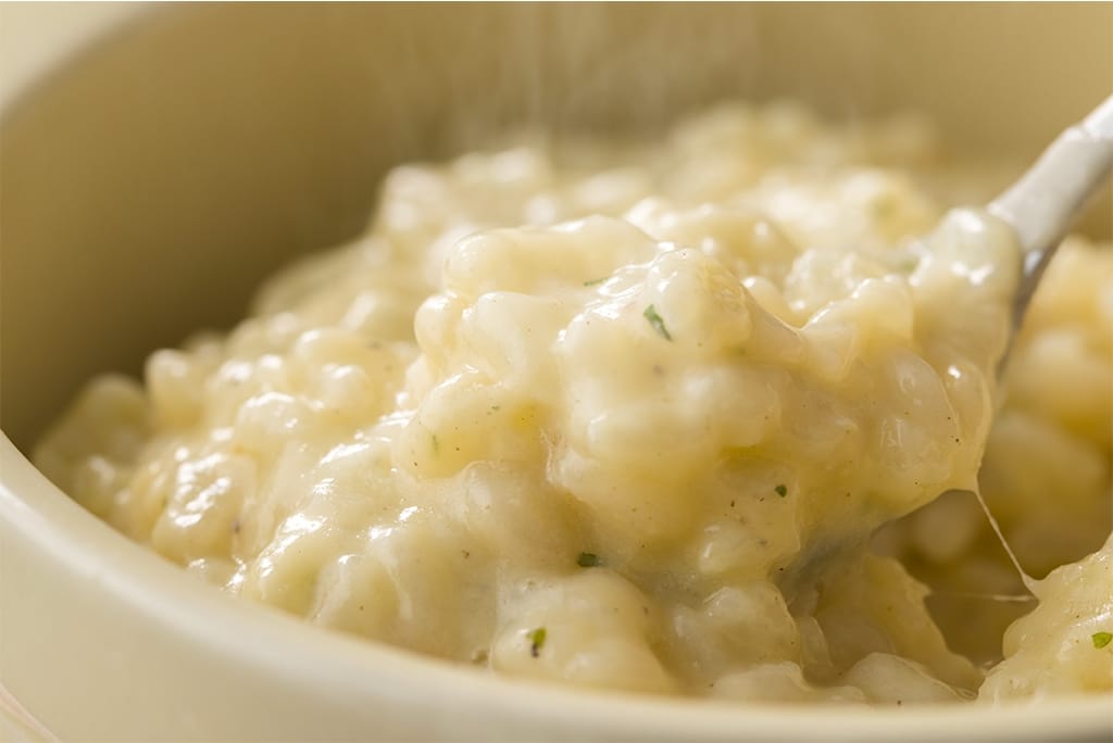Come preparare il risotto al parmigiano: ricetta e segreti